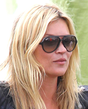 Kate Moss w RayBan 4125